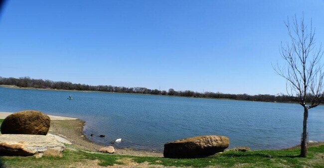 Foto del edificio - 10406 Cedar Lake Dr
