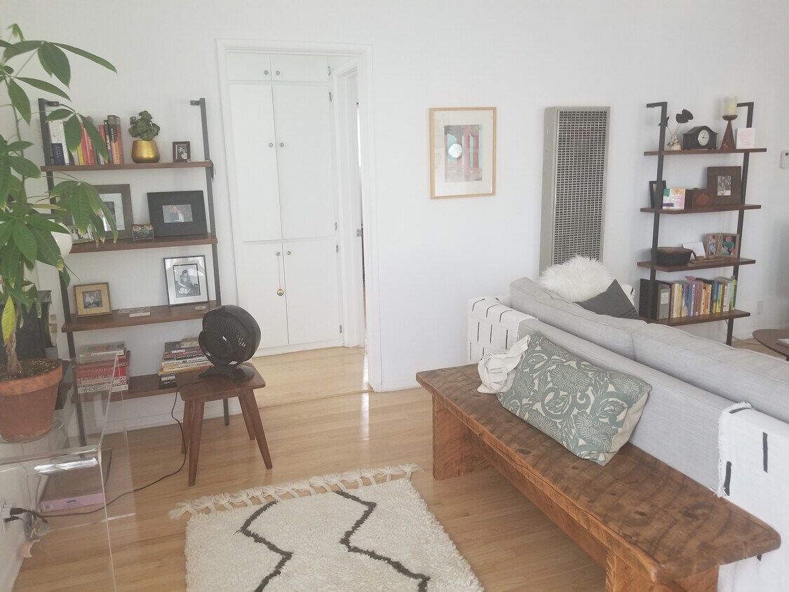 Foto principal - 3421 Rowena Ave