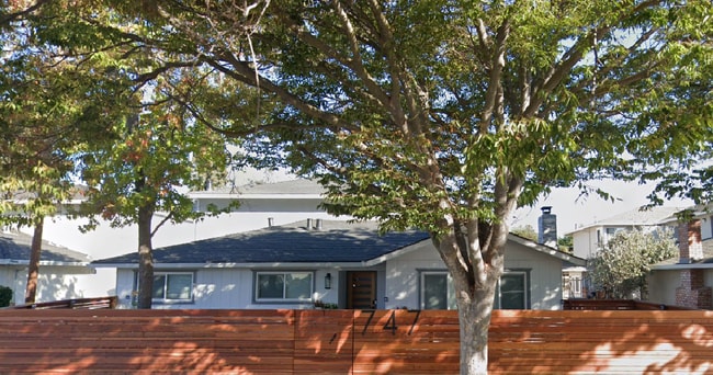 Building Photo - 747 Calla Dr