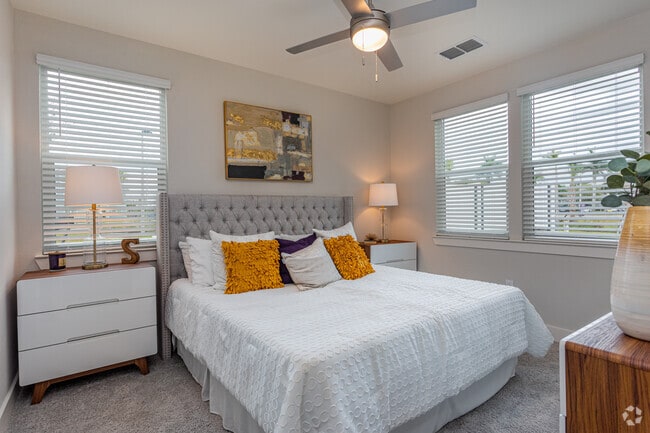 2BR, 2BA - 1024SF - Lumen Luxury Apartments FKA The Robert