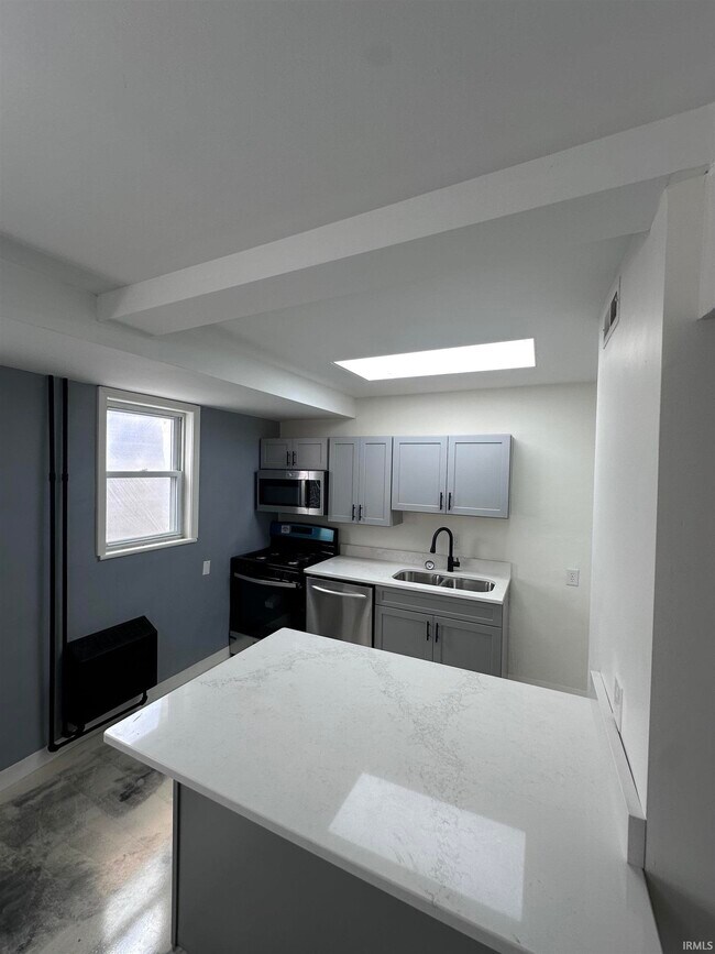 Building Photo - 2024 Lincoln Ave