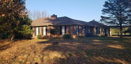Building Photo - 2404 Pitts Ln