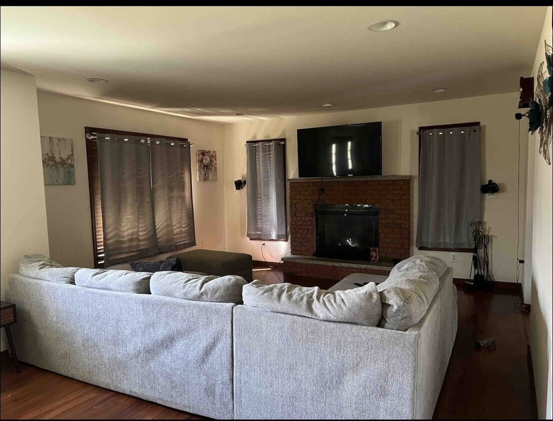 Foto principal - 6608 Timothy Lake Rd