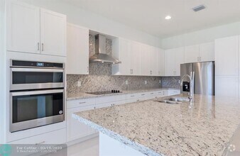 Building Photo - 4380 SW 177th Ave