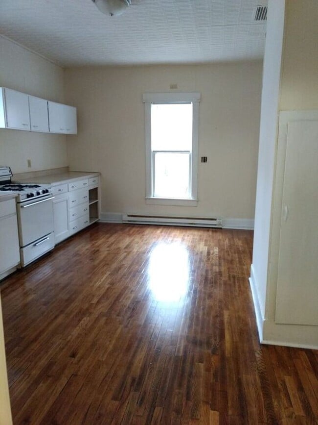 Building Photo - 704 E California Ave