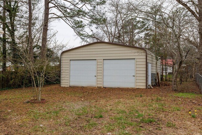 Building Photo - 2 Bedroom Charmer in heart of Columbiana