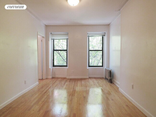 Foto del edificio - 178 E 109th St