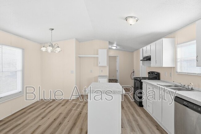 Building Photo - 825 Dawn Light Dr