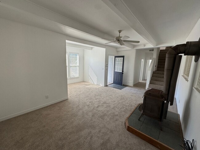 Building Photo - Country Living just minutes from Town