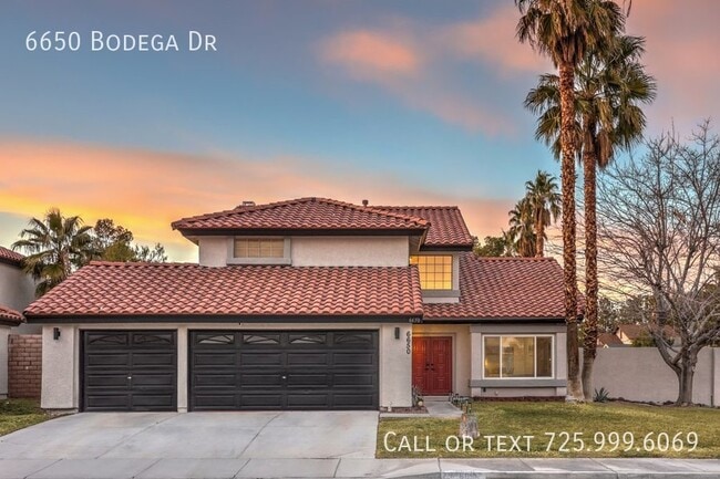 Building Photo - Beautiful two-story home