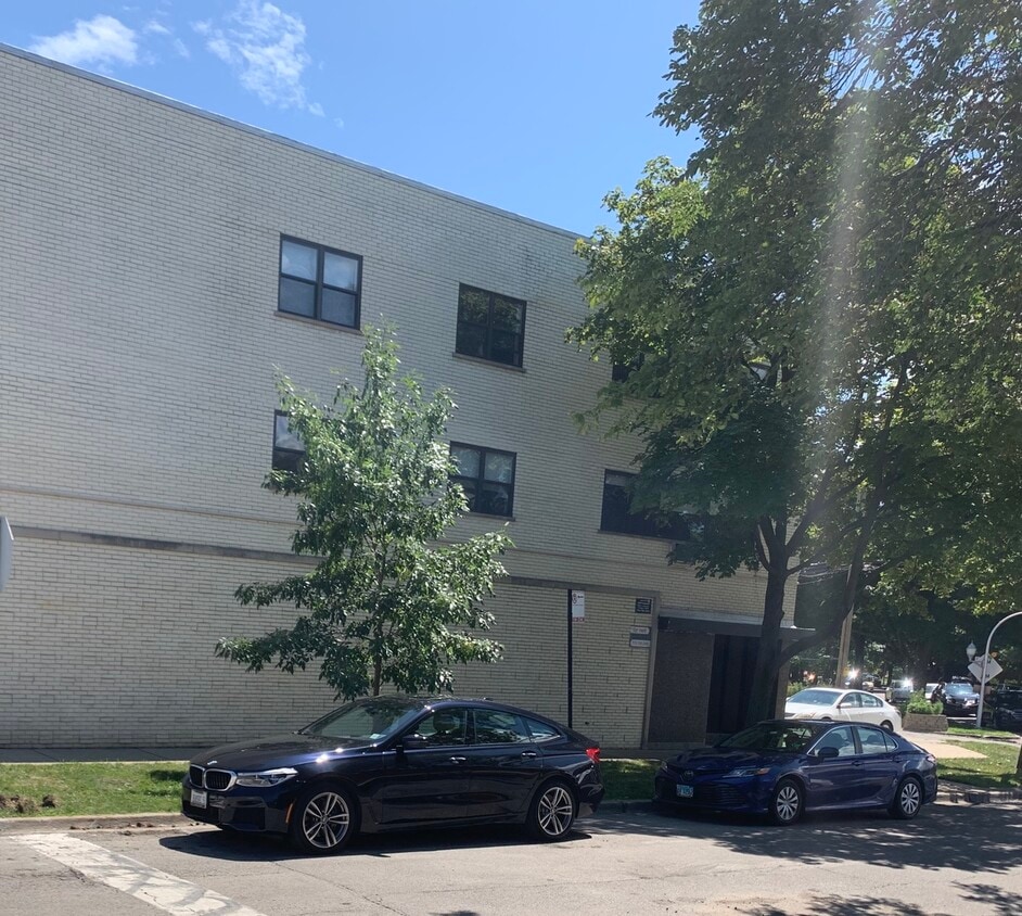 Foto principal - 5757 N Francisco Ave