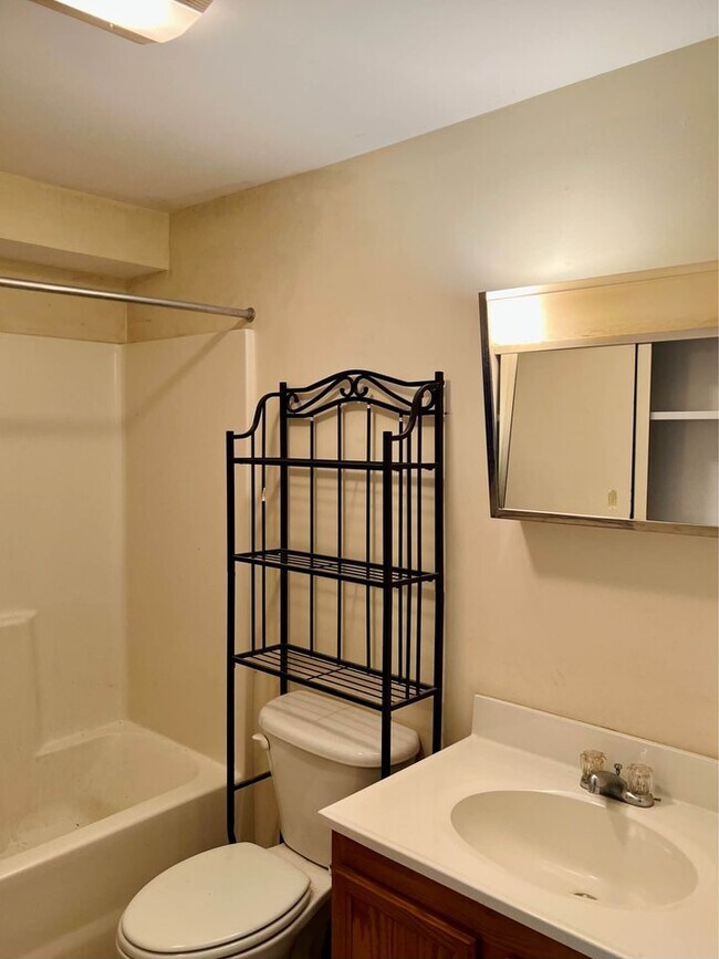 59 Ponemah Hill Rd Unit 1301, Milford, NH 03055 Condo for Rent in