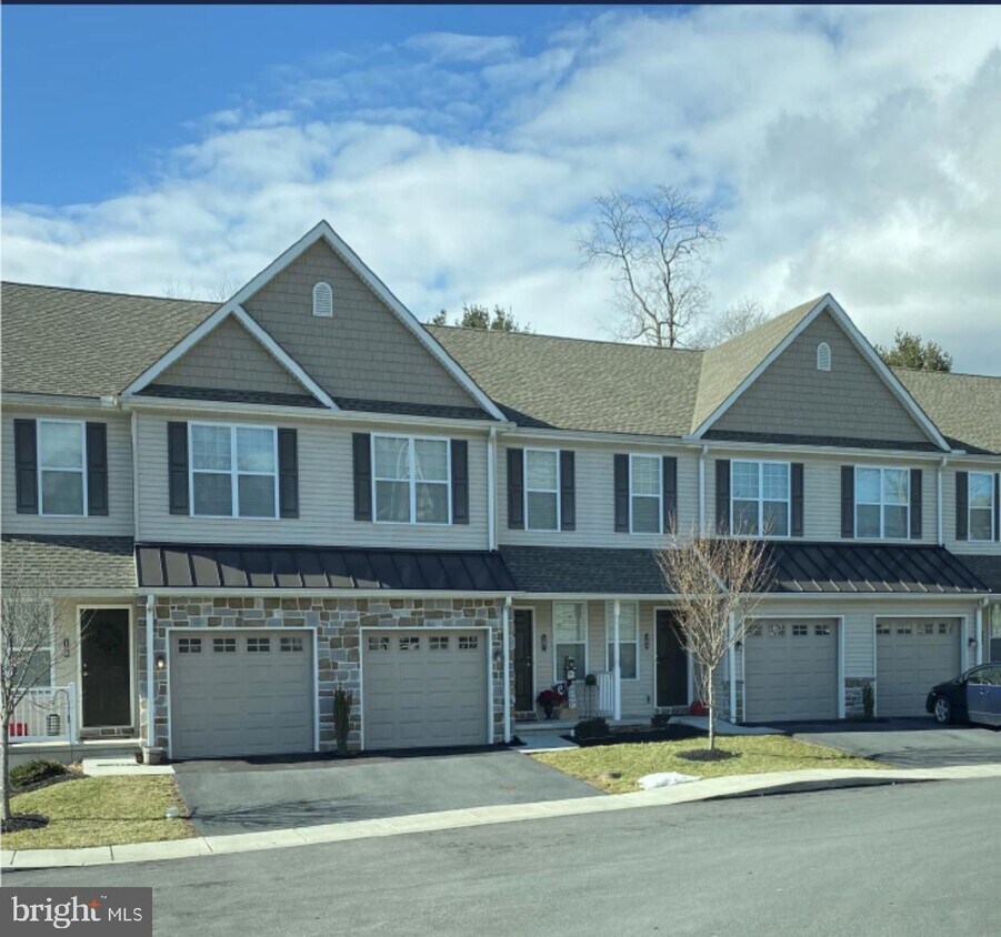 Primary Photo - 6126 Sawgrass Ct
