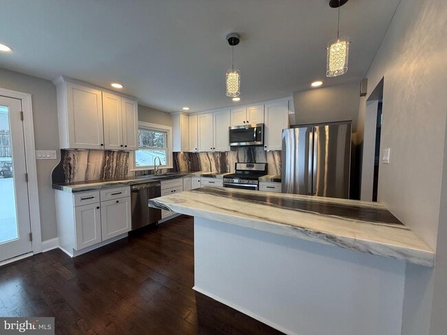 Building Photo - 41 Dorset Dr