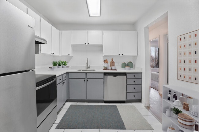 Foto del edificio - Crestwood Cove