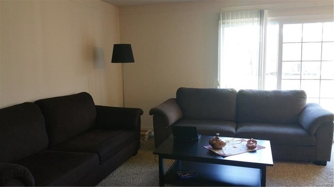 Foto del edificio - 436 Fox Hills Dr S