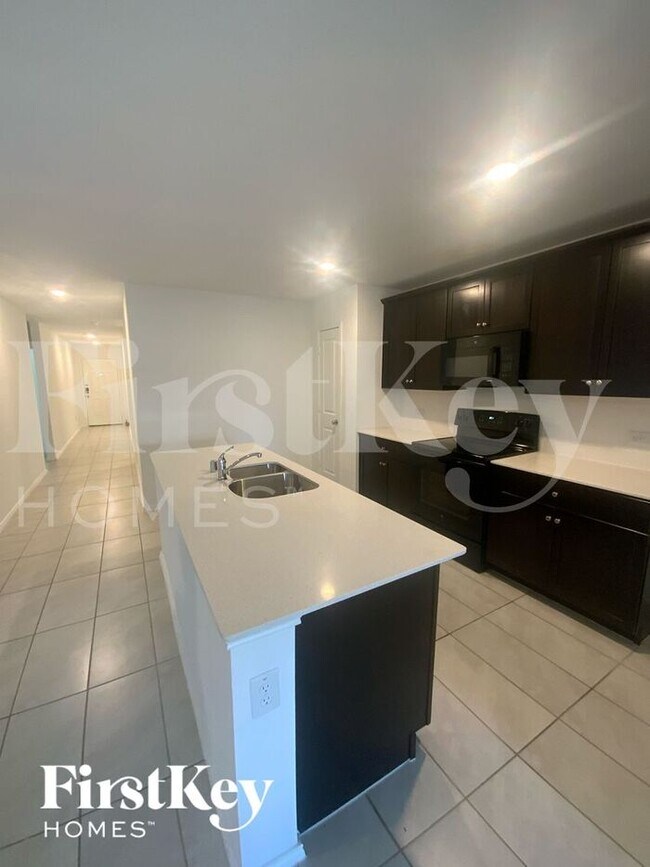 Building Photo - 5430 Bristle Leaf Dr
