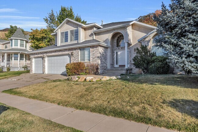 Foto del edificio - Spacious 5 Bedroom Home in Great Neighborhood in Layton!