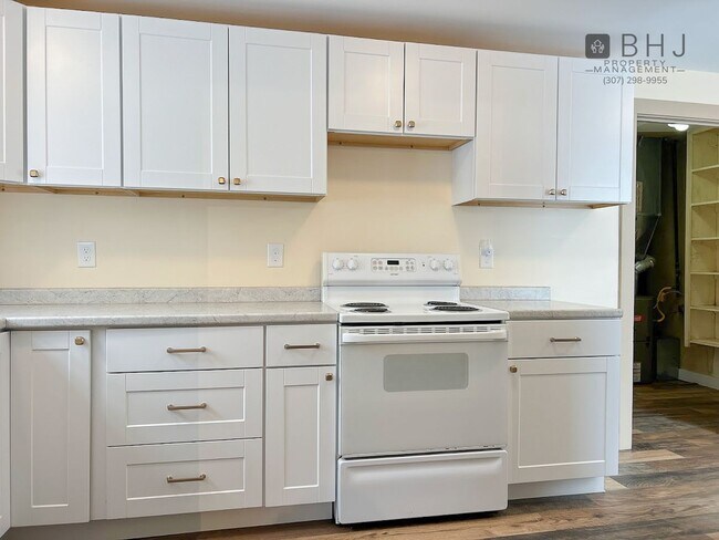 Foto del edificio - 6 month lease! 3 bed/ 1 bath Single Family Home on Coffeen!