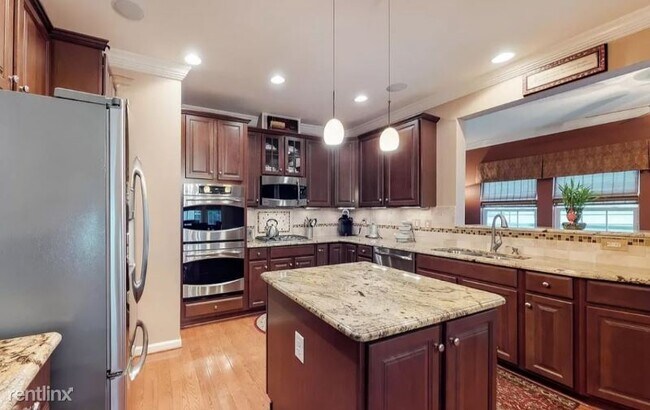 Building Photo - 3 br, 4 bath Townhome - 9 Pate Dr