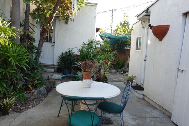 Building Photo - 1219 S Redondo Blvd