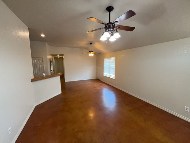 Building Photo - 2105 Charleston Ct