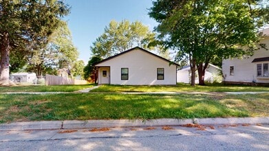 Building Photo - 121-123 Central St