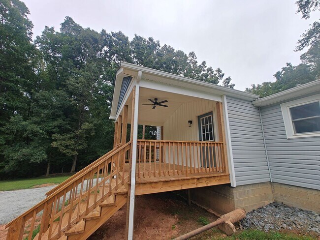 Foto del edificio - 2561 Mountain View Rd