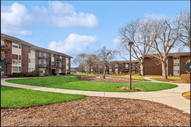 Building Photo - 5S 66 Pebblewood Ln