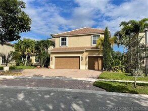 Building Photo - 9185 Sedgewood Dr