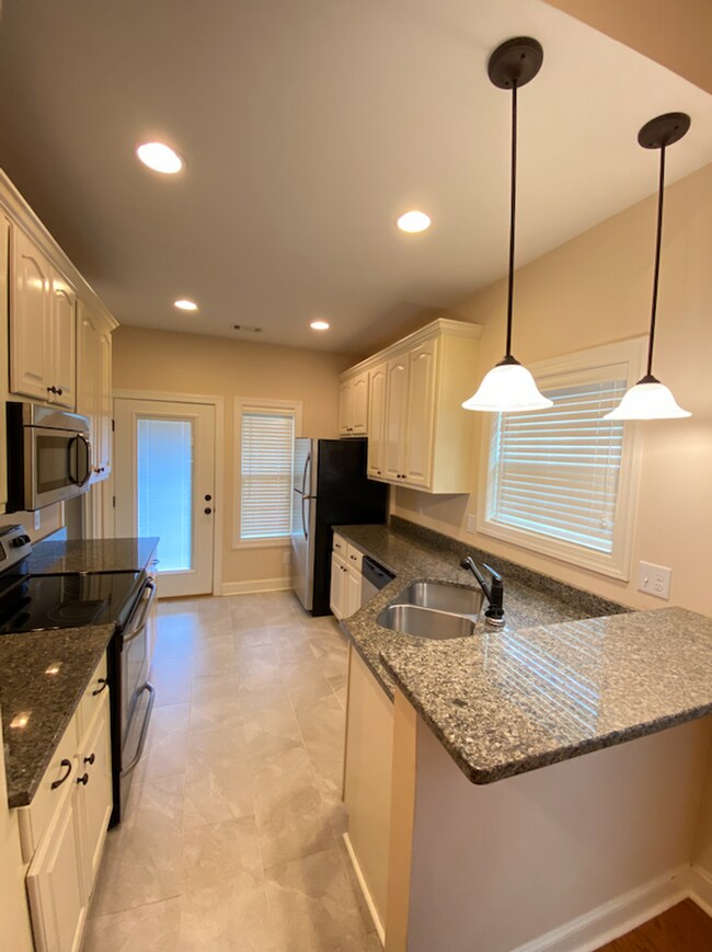 Building Photo - Charming home in Auburn!