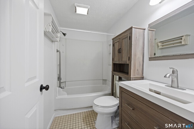 Building Photo - 9 Guiel Pl