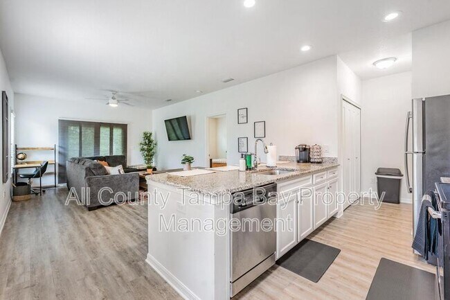 Foto del edificio - 2604 N Highland Ave