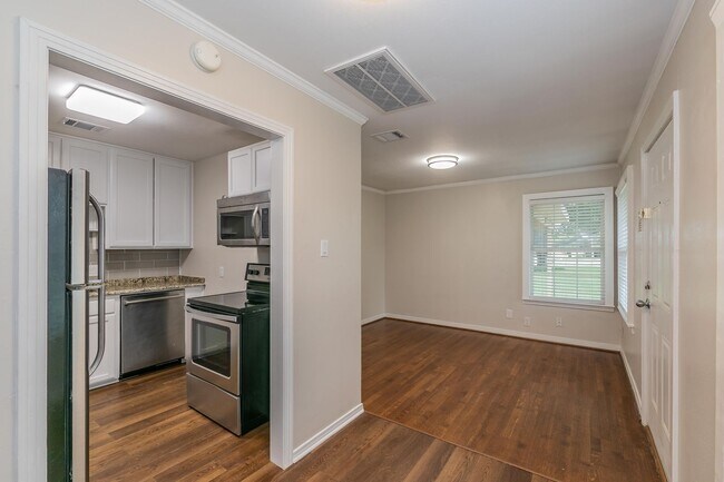 Building Photo - Updated One Bedroom, One Bath in Ridglea