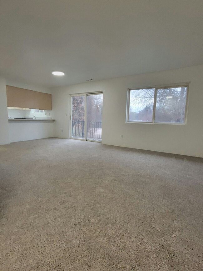 Building Photo - 597 Van Wey Cir