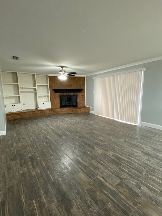 Living Area, view 1 - 3643 Loma Dr