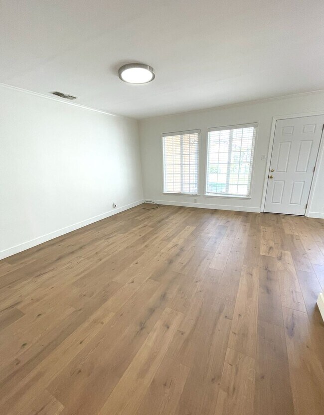 Foto del edificio - 3 bedroom immaculate home in Southwest Tor...
