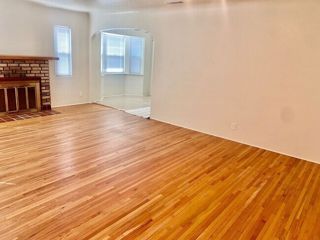 Building Photo - 2 br, 1 bath House - 2933 E Simpson Ave