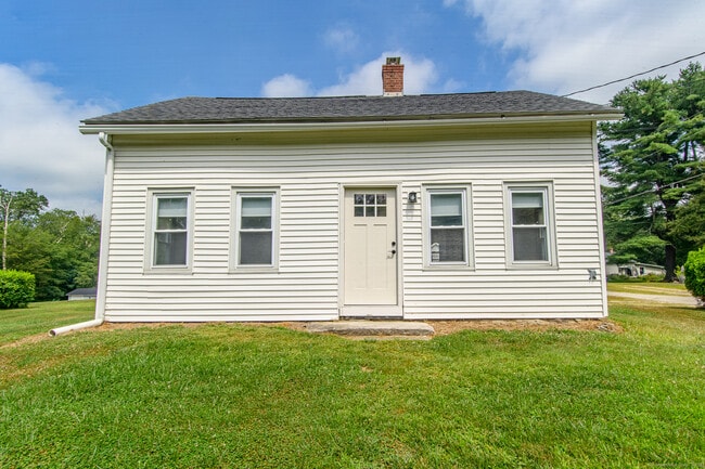Building Photo - 805 Mashamoquet Rd