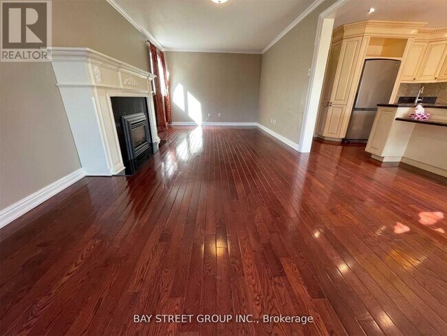 Building Photo - 2079 Pineview Dr