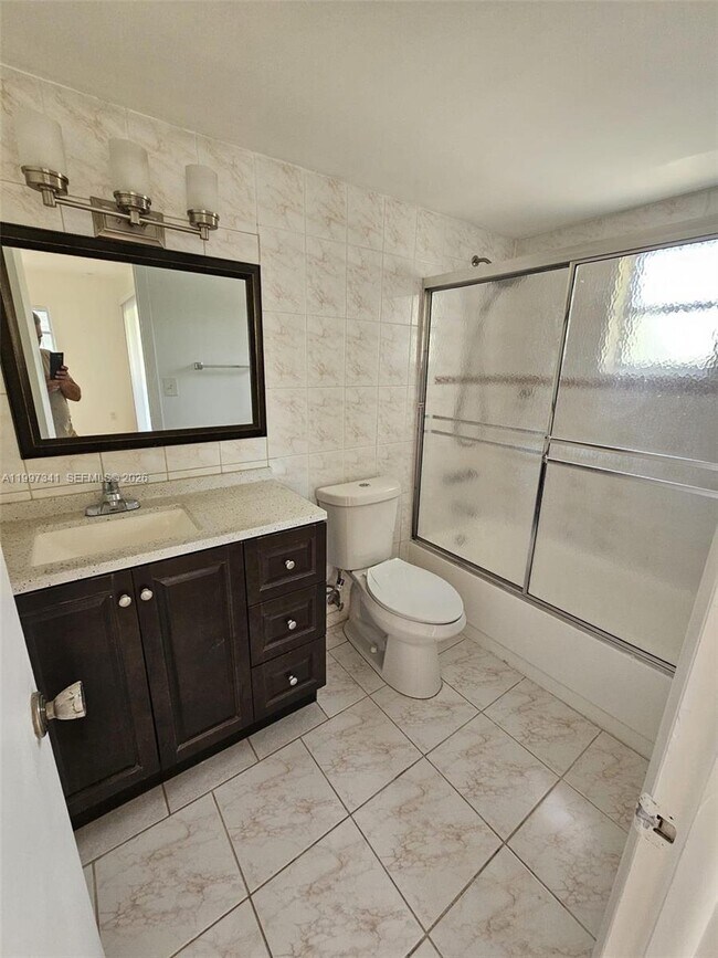 Foto del edificio - 8633 SW 137th Ave