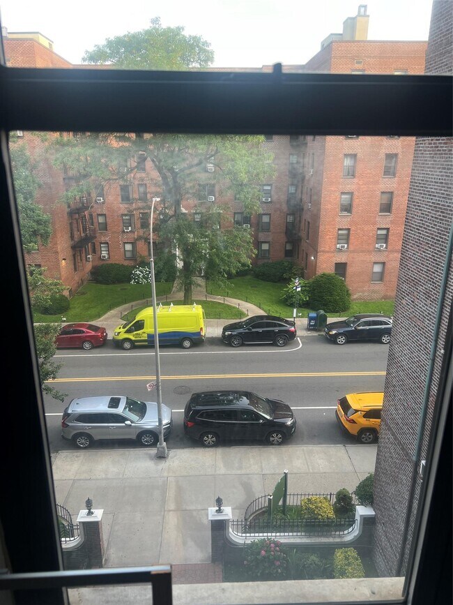 Foto del edificio - 80-09 35th Ave