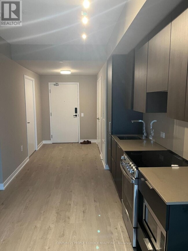 Photo du bâtiment - 3900-3900 Confederation Pkwy