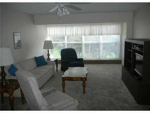 Building Photo - 2/2 Condo in Pines of Delray