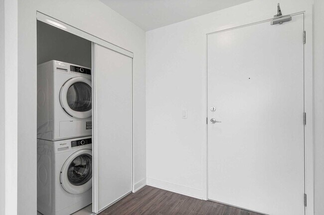 Photo du bâtiment - 681 Yonge St