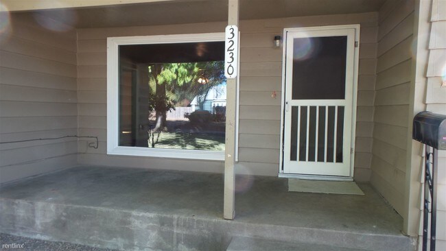 Building Photo - 2 br, 1 bath House - 3230 Bell Ave