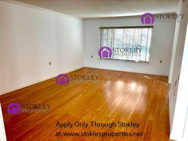 Foto del edificio - 1109 Fairlawn Ct