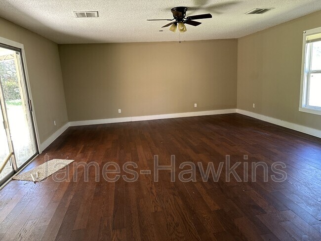 Foto del edificio - 4524 Narrow Lane Rd