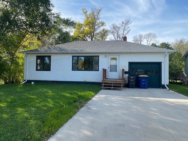 Foto principal - 235 12th Ave NE