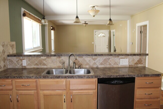 Building Photo - 813 Douglas St NW